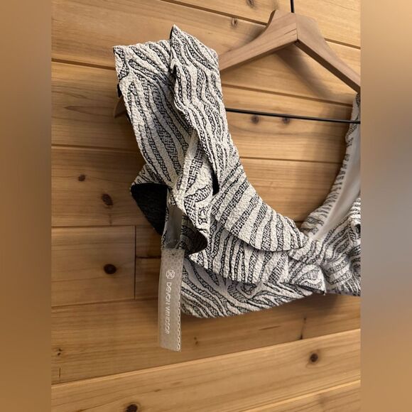 NWT Devon Windsor Size Medium Zebra Print Ruffle Low Cut Swimsuit Top - Picture 7 of 11